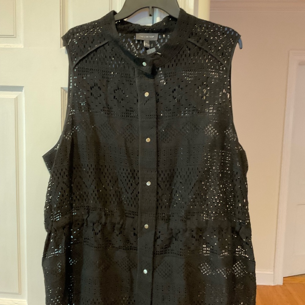 The Limited Black cover up top shirt, 1X NEW